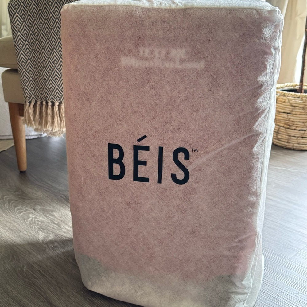 SOLD ON DEPOP BÉIS The Carry-On Roller in Text Me Red NWT - Picture 2 of 10
